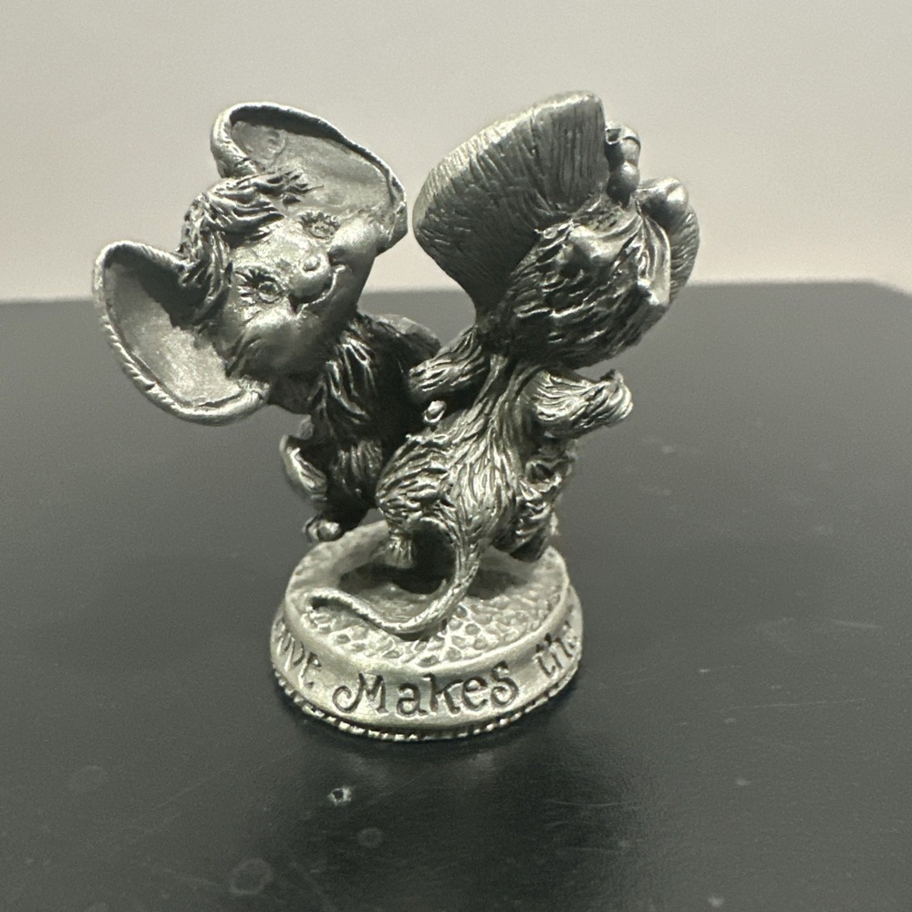 Hudson Pewter Cheddar & Co Mice Love Makes The World Go Round Mini Figurines